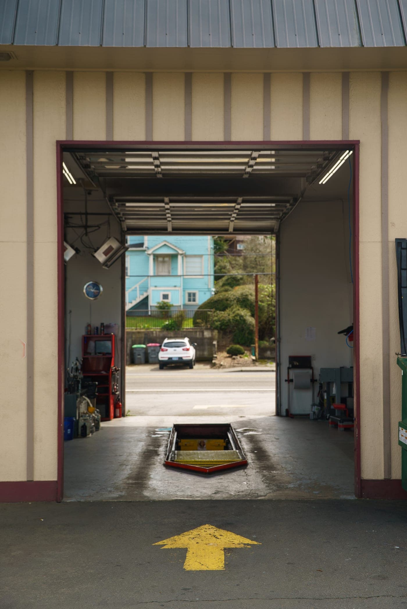 The service bays at Fast Lube & Oil Astoria