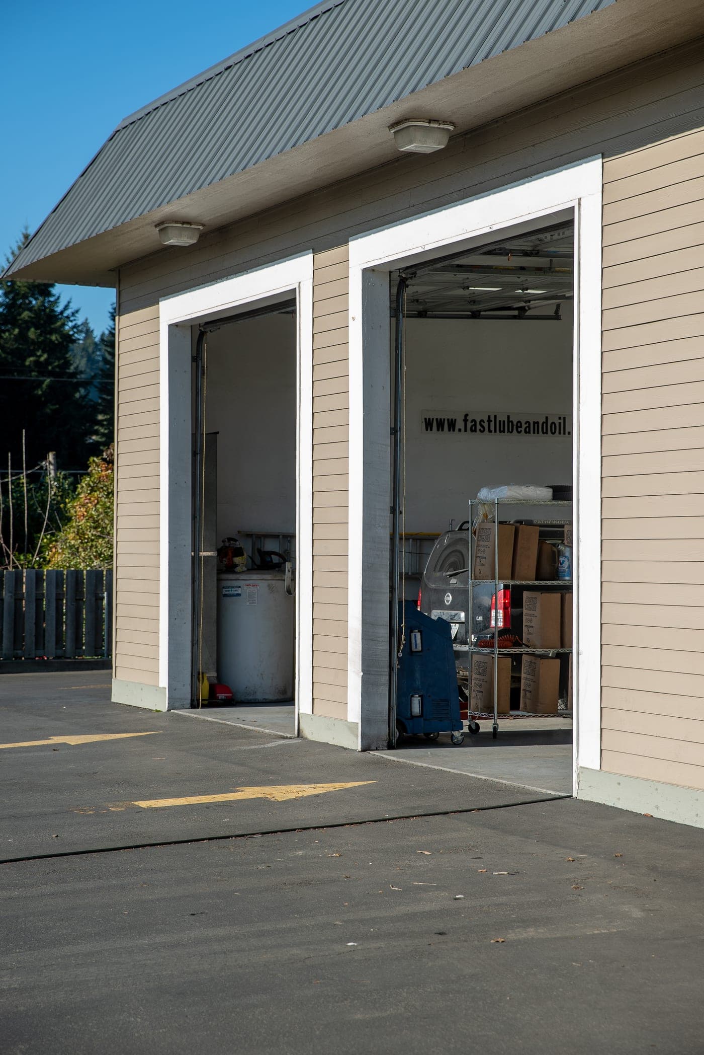 An open service bay at Fast Lube & Oil Scappoose