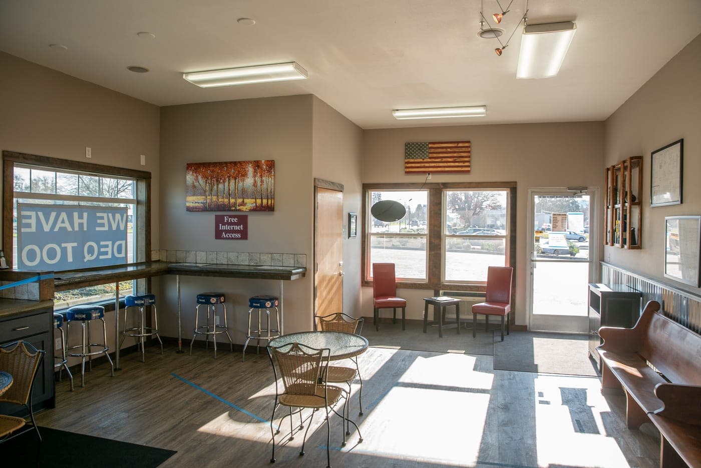 Bright customer waiting area at Fast Lube & Oil Scappoose