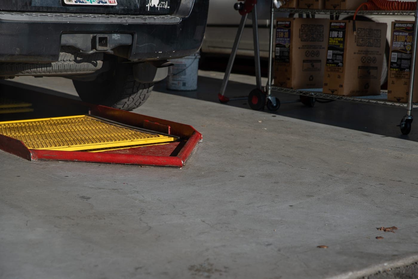 Professional lift and service equipment