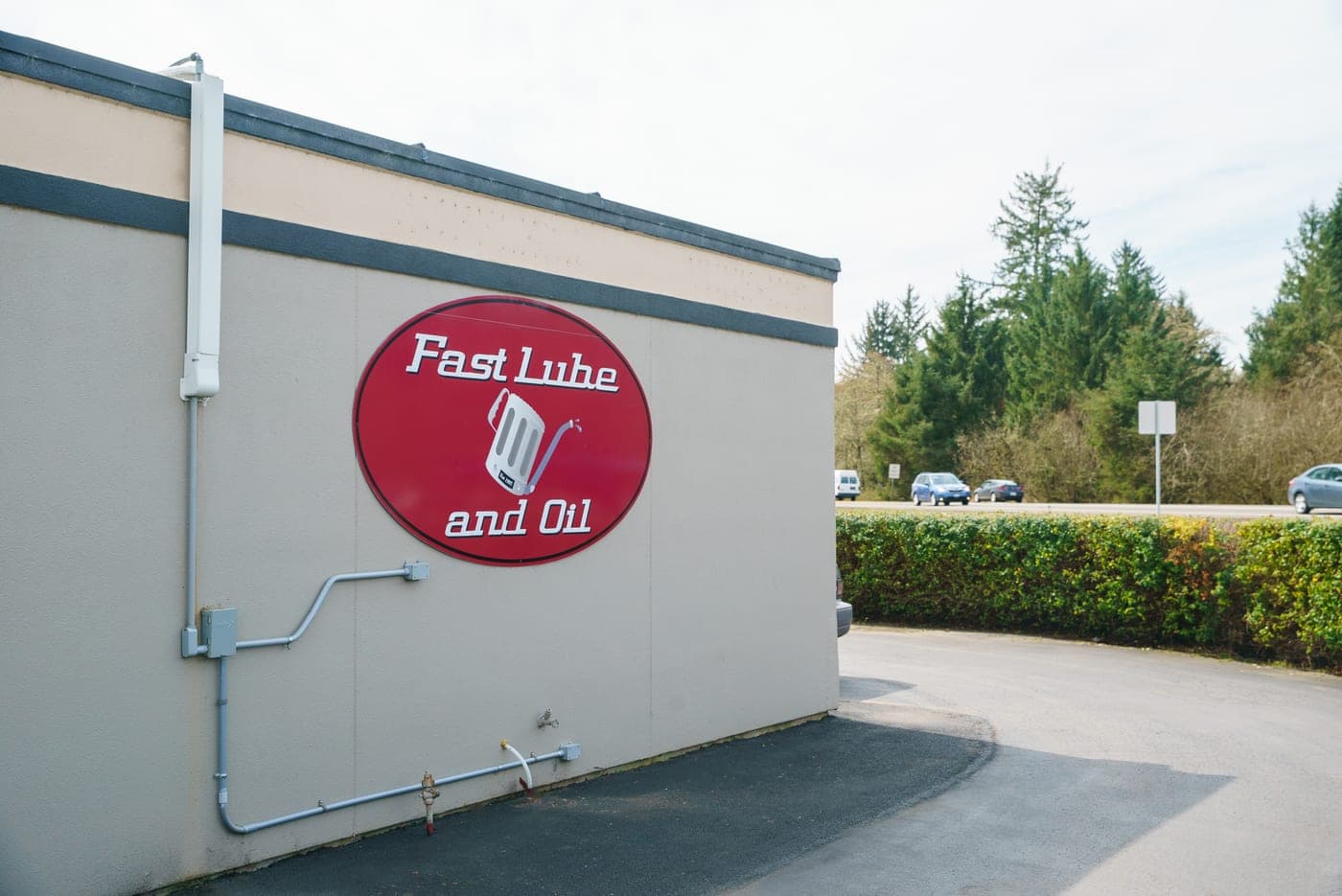 The Fast Lube & Oil service center in Warrenton, Oregon